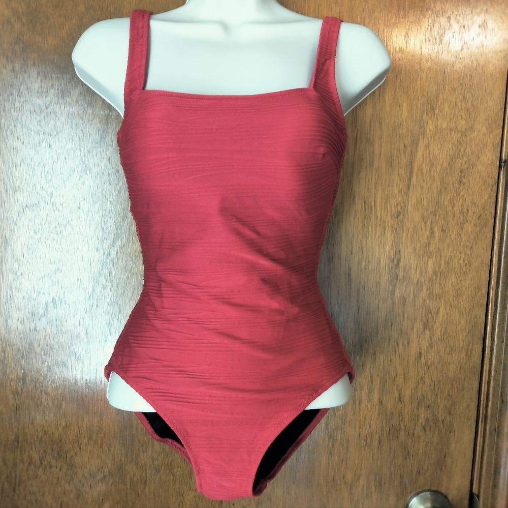 Gottex textured slimming suit 6